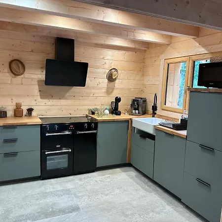15 Personne En Foret Avec Netflix And Canal